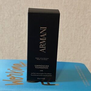Giorgio Armani Luminous Silk Foundation - Black Packaging